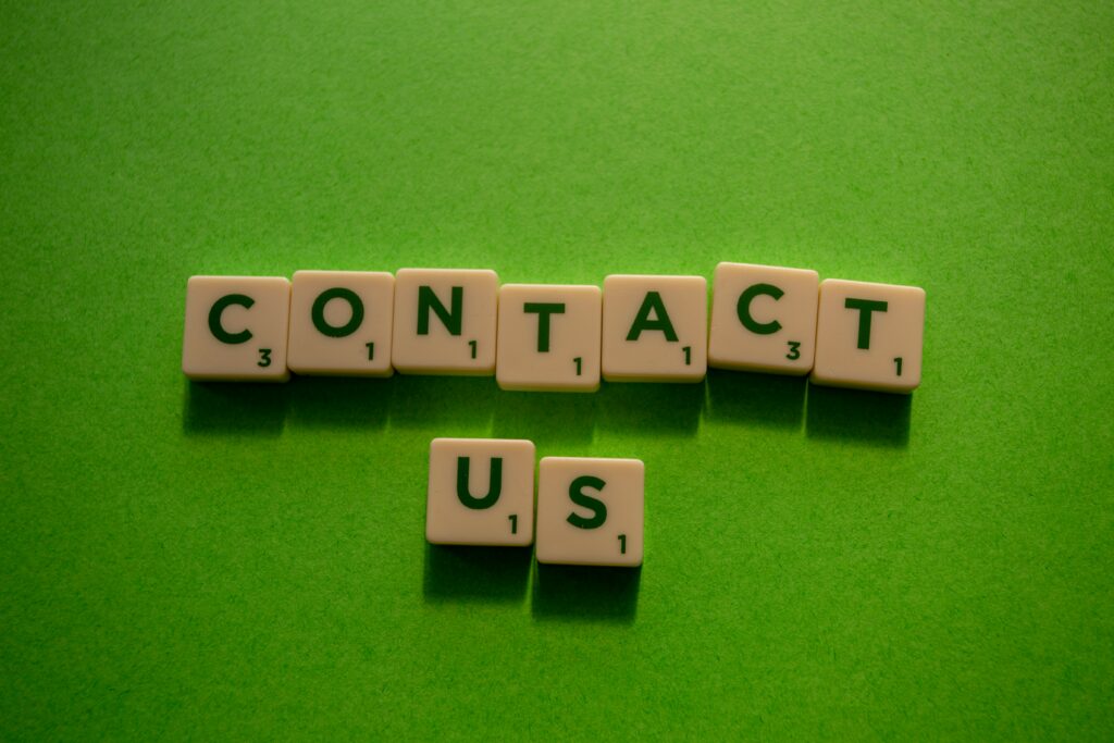 Contact Thnikeconomica